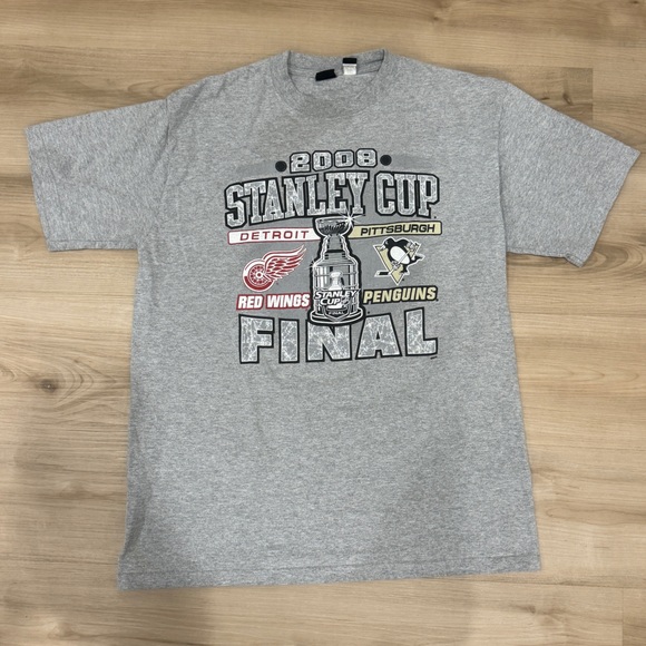 Men’s 2008 NHL Stanley Cup finals Tshirt in Size Large Red Wings vs Penguins - Picture 1 of 7